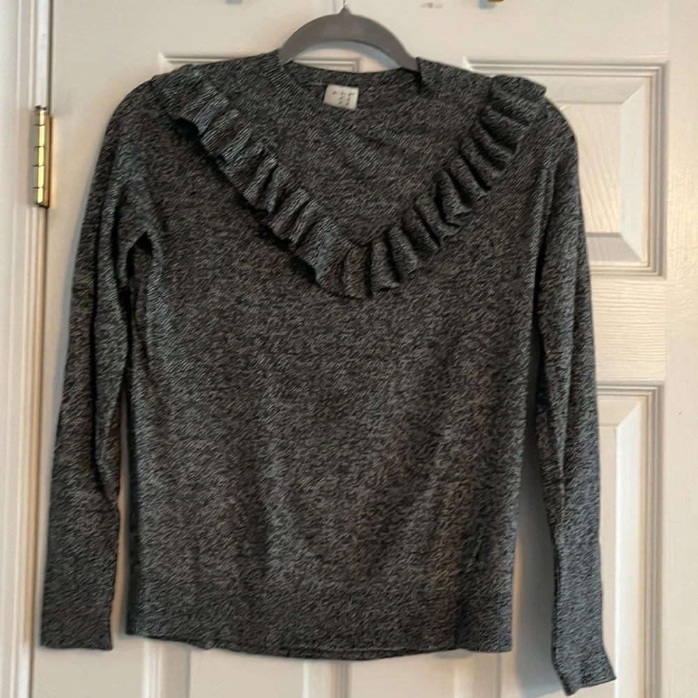 2 Ruffle Bib sweaters - Picture 2 of 3